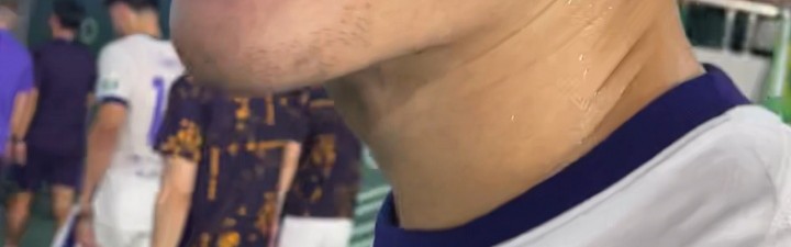津门虎0-2负浙江遭遇失利，中卫王献钧拼抢中门牙遭撞击脱落